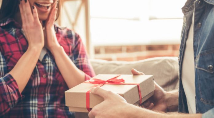 OVAKVE POKLONE ODMAH TREBA BACITI ILI SPALITI: Nikako ih ne unosite u kuću, vjeruje se da donose veliku NESREĆU I BIJEDU