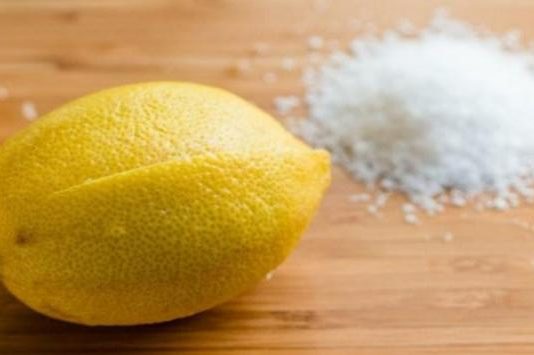 Umrla bih,a ne bih znala: Stavite SO na limun i nikad nećete imati ovaj problem!