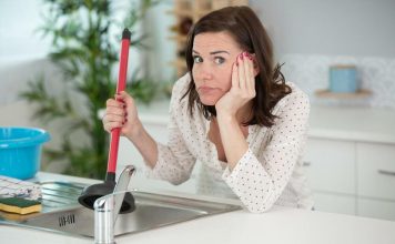 7 navika zbog kojih vam se sudopera stalno zapušava: Majstor će biti razočaran i neće više zadovoljno trpljati rukama