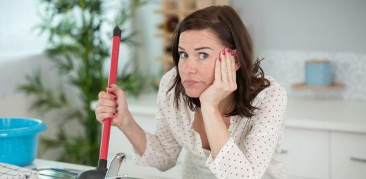 7 navika zbog kojih vam se sudopera stalno zapušava: Majstor će biti razočaran i neće više zadovoljno trpljati rukama