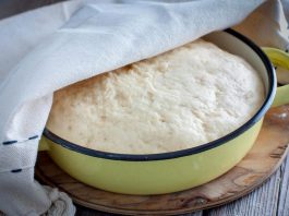 Univerzalno dizano testo za slatka i slana peciva: Jednostavan recept za vazdušaste kiflice, rol-viršle, pogačice…