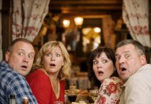 Vratila se na sastanak bivših učenika nakon 25 godina, a njihovi osmesi su nestali kad su je videli”