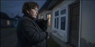 “Nepoznata žena sa crnim mačkom ušla je u naš dom: Ono što je majka videla u sobi sa bolesnom ćerkom ostavilo je sve bez reči!”