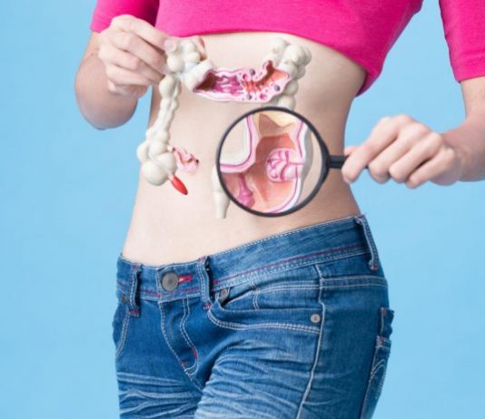 Mislila je da ulazi u menopauzu, a onda je saznala da ima rak debelog crijeva: to su bili prvi simptomi koje je osjetila