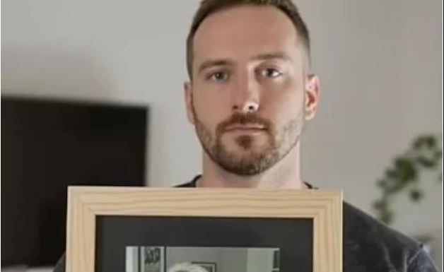 Sin je 3 dana posle smrti majke otvorio njenu fioku I pronašao pismo koje mu je promenilo sudbinu: sledio se kad je pročitao poruku, ono što je usledilo šokira