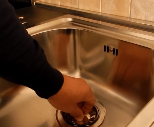 Sipajte ovo u odvod i zaboravite na mirise i začepljenja!