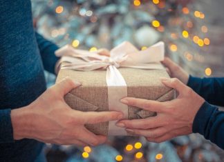 Zašto neki ljudi nikada ne dolaze u goste praznih ruku, a drugima to ne pada na pamet