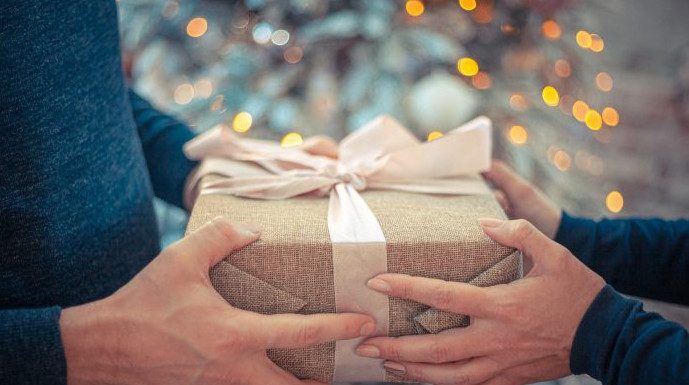 Zašto neki ljudi nikada ne dolaze u goste praznih ruku, a drugima to ne pada na pamet