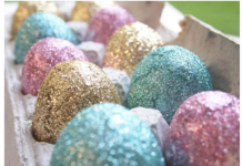 Zaboravite na lukovinu, travu i čarape: Ovog Uskrsa hit su svetlucava jaja, a treba vam samo 1 namirnica