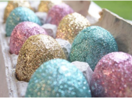 Zaboravite na lukovinu, travu i čarape: Ovog Uskrsa hit su svetlucava jaja, a treba vam samo 1 namirnica