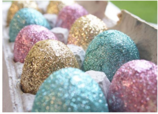 Zaboravite na lukovinu, travu i čarape: Ovog Uskrsa hit su svetlucava jaja, a treba vam samo 1 namirnica