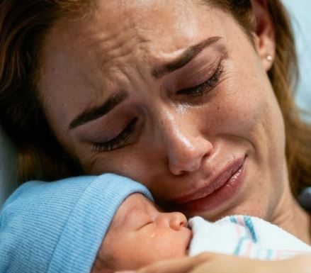 „Nakon porođaja, muž je izgovorio rečenicu koja mi je slomila srce – DNK test koji je sve promenio!“