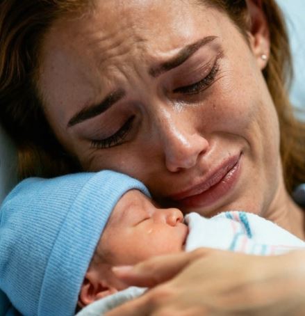 „Nakon porođaja, muž je izgovorio rečenicu koja mi je slomila srce – DNK test koji je sve promenio!“