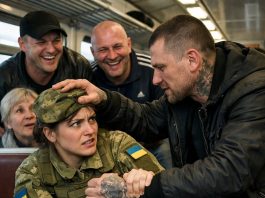 Borba za život: Kako je hrabra vojna policajka obranila sebe i putnike od nasilnih kriminalaca na vozu