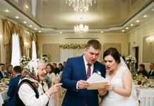 “Kad ljubav nestane: Majka se suočava s materijalizmom koji preti da uništi porodicu”