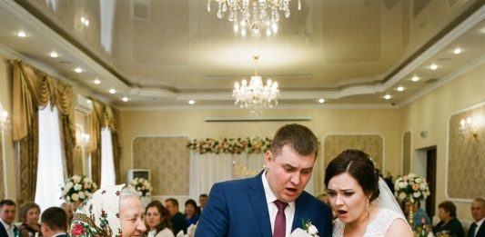 “Kad ljubav nestane: Majka se suočava s materijalizmom koji preti da uništi porodicu”