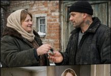 “Tajna puta koji menja život: Da li će Elena pomoći neznancu ili izgubiti sve?”