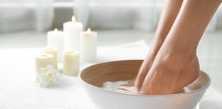 NEVJEROJATNI REZULTATI NAMAKANJA STOPALA U JABUČNOM OCTU: ISPROBAJTE OVU JEDNOSTAVNU METODU