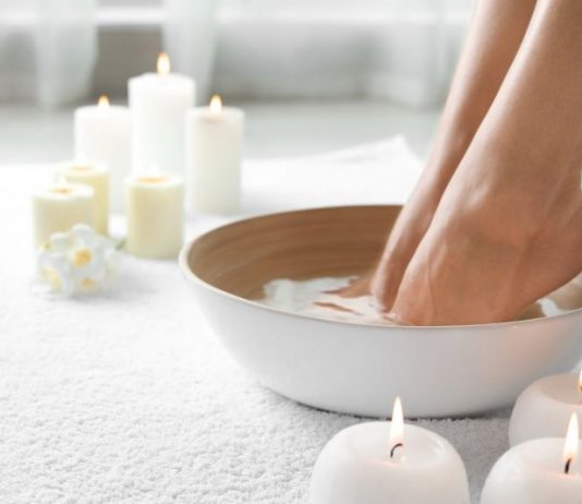 NEVJEROJATNI REZULTATI NAMAKANJA STOPALA U JABUČNOM OCTU: ISPROBAJTE OVU JEDNOSTAVNU METODU