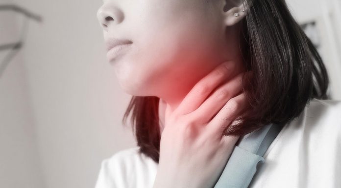 9 uzroka nakupljanja sluzi u grlu i kako je se učinkovito i prirodno riješiti