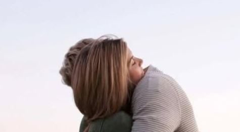 Kada te muškarac pritisne uz sebe… šta to znači?