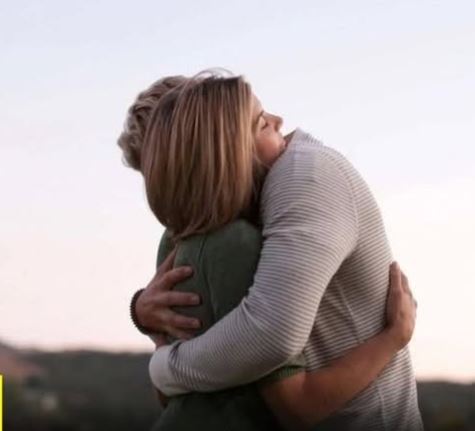 Kada te muškarac pritisne uz sebe… šta to znači?