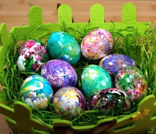 Farbanje jaja folijom je NAJJEDNOSTAVNIJA TEHNIKA: Izgledaju kao umjetnička djela