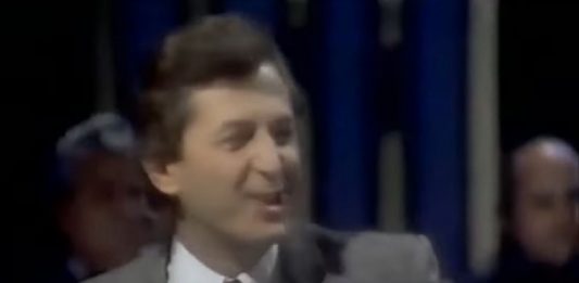 Naš čuveni pevač godinama varao ženu, a onda je ljubavnica otkrila detalje koji su tresi Srbiju: Pod stare dane postao hadžija i promenio život iz korena