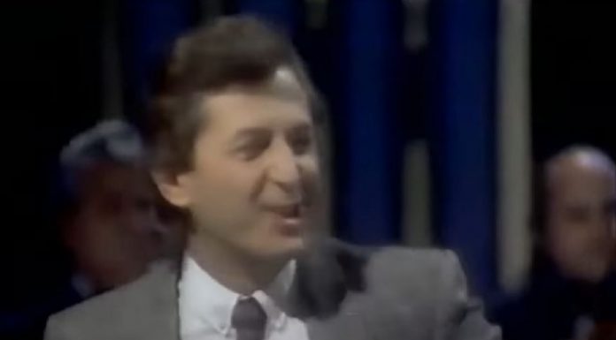 Naš čuveni pevač godinama varao ženu, a onda je ljubavnica otkrila detalje koji su tresi Srbiju: Pod stare dane postao hadžija i promenio život iz korena