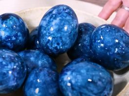 ŽENA OFARBALA JAJA NA POTPUNO PRIRODAN NAČIN I ODUŠEVILA: Za “Zvezdano nebo” su vam potrebna samo ova 2 čaja