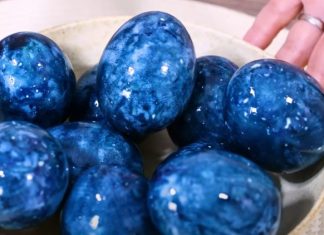 ŽENA OFARBALA JAJA NA POTPUNO PRIRODAN NAČIN I ODUŠEVILA: Za “Zvezdano nebo” su vam potrebna samo ova 2 čaja