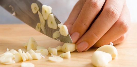 Bijeli luk je čudotvoran lijek: Ali ovih 5 grupa ljudi ne smiju da ga jedu!