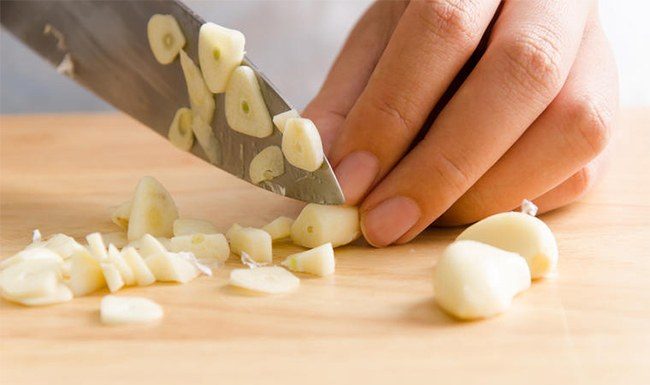 Bijeli luk je čudotvoran lijek: Ali ovih 5 grupa ljudi ne smiju da ga jedu!