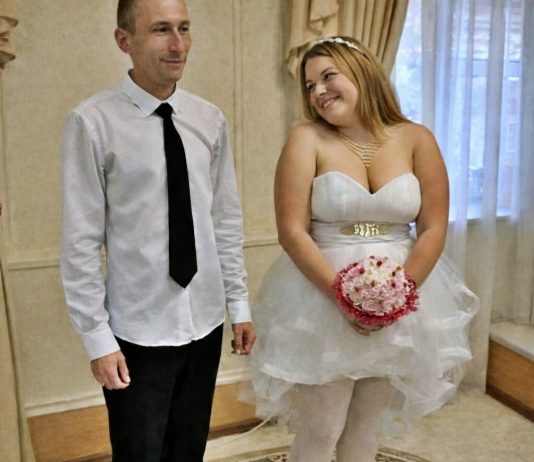 Tokom izgovaranja sudbonosnog „da“ ispod vjenčanice se nešto pomjerilo: Gosti zanijemili, a mladoženja problijedio od straha