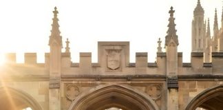 Izbacili su je jer je “neplodna”, a pet godina kasnije kleknuli su pred njenom djecom