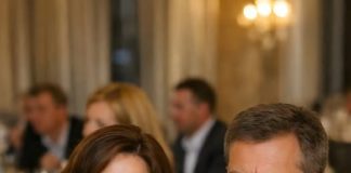 Kako je žena, zapostavljena i zaboravljena, ponovo pronašla svoju snagu na banketu