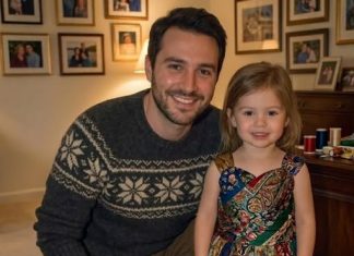 Sašio sam haljinu za školsku svečanost moje ćerke od svilenih marama moje preminule žene — jedna žena ju je direktno ismejala u sali.