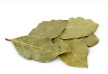 Stavite list lovora u čarapu: Prirodni lijek koji ublažava bolove tokom noći