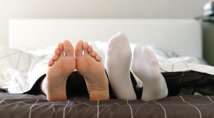 EVO ČETIRI RAZLOGA ZAŠTO BI TREBALI IZBJEGAVATI SPAVANJE U ČARAPAMA