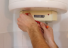 Treba li gasiti bojler dok se tuširamo? Ovo vas može skupo koštati, električari razbijaju mit: ‘Nisam znala za to!‘