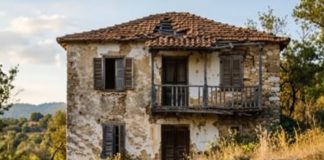 Bila siromašna, a njezin miris nije bio nijednom od onih što donose uspomene o domu. No, nakon što ju je njen otac izbacila iz kuće na njezine osamnaeste rođendane, Isabella je znala da će to biti njezino novo počelo. Iako je to naslijeđe bilo nešto što na prvi pogled nije bilo dar, već težak teret – stara, uništena farmu na kraju svijeta – njezin život je krenuo u potpuno novom smjeru.