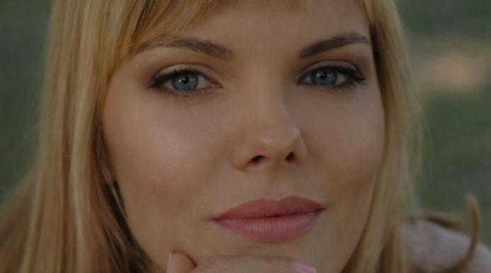 Nije u šminki ni odjeći: 6 stvari koje muškarci primjećuju odmah – a broj 5 ih tjera da zauvijek pamte ženu