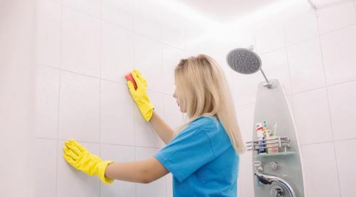 Svi hvale sirće, ali ovo je veća moć: Čudo koje je čekalo uklonilo je prljavštinu i plijesan u 20 godina starom kupatilu za samo nekoliko sati