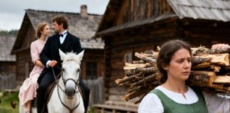 Farmer je jahao sa svojom djevojkom… i ukočio se kada je vidio svoju trudnu bivšu ženu kako nosi drva za ogrjev…