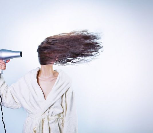 Spavate li sa mokrom kosom? ONDA OVO ODMAH PROČITAJTE