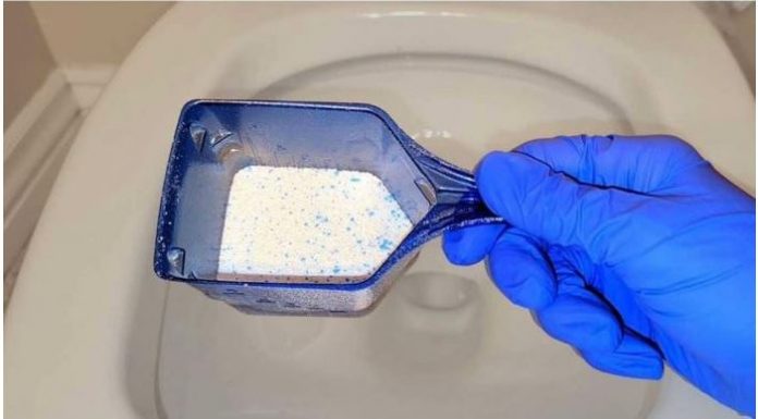 Sipajte u toalet i sačekajte 15 minuta: Domaći trik koji bi SVI trebali znati