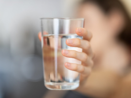 Pijte vodu sa malo ovog začina svako jutro i samo gledajte kako se salo brzo topi