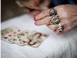 Horoskop za april po ciganskim kartama: 1 znak je pravi srećnik zodijaka, ne zna se u čemu će više imati sreće, cvetaće sa prolećem