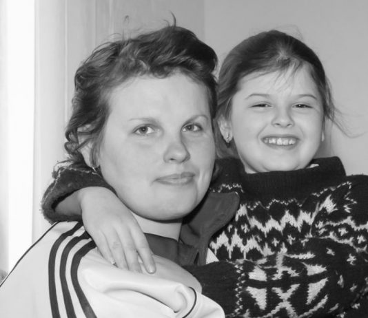 Moja majka je postala alkoholičarka i ja nisam mogla da je spasem: Ljudi su mi govorili “Sramota, da je tako pustiš” a niko nije znao agoniju u kojoj sam živela