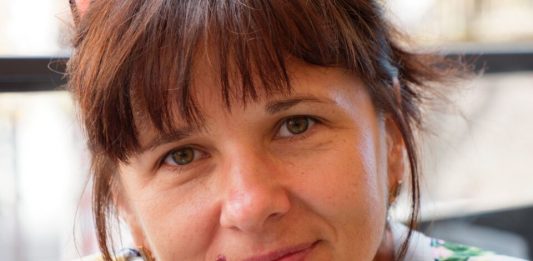 Draganu iz Pančeva muž je ostavio sa 3 ćerke i svekrvom: “Sama sam cepala drva da bih ih poslala na ekskurziju, a onda videla šta njihov otac za to vreme radi”